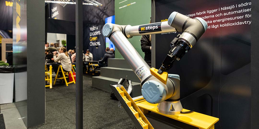 robot-1080x540A Robotarm demonstreras vid en monter, framhäver teknik och innovationer inom bygg- och fastighetsbranschen